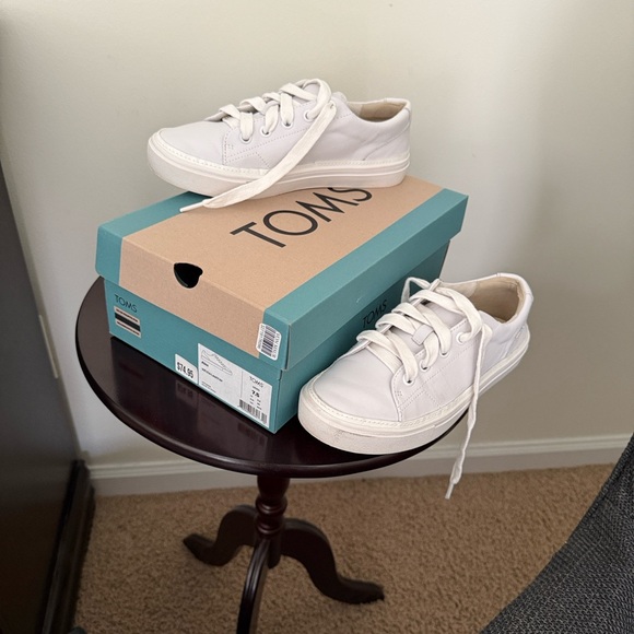 Toms Shoes - TOMS White Casual Canvas Sneakers